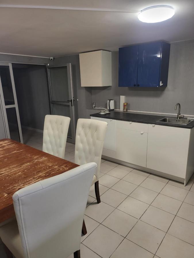 Rooms4Rest Wiertnicza - Private Rooms For Tourists - Atr Consulting Sp, Z O,O, Warsawa Bagian luar foto