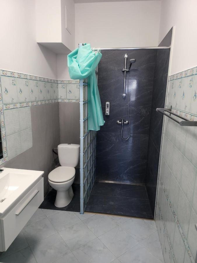 Rooms4Rest Wiertnicza - Private Rooms For Tourists - Atr Consulting Sp, Z O,O, Warsawa Bagian luar foto