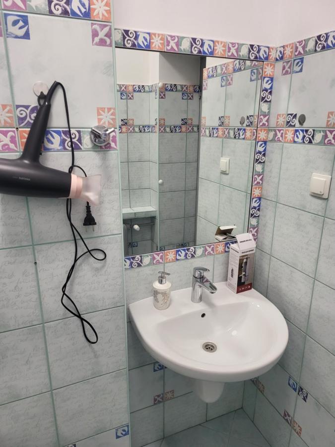 Rooms4Rest Wiertnicza - Private Rooms For Tourists - Atr Consulting Sp, Z O,O, Warsawa Bagian luar foto