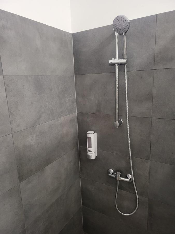 Rooms4Rest Wiertnicza - Private Rooms For Tourists - Atr Consulting Sp, Z O,O, Warsawa Bagian luar foto